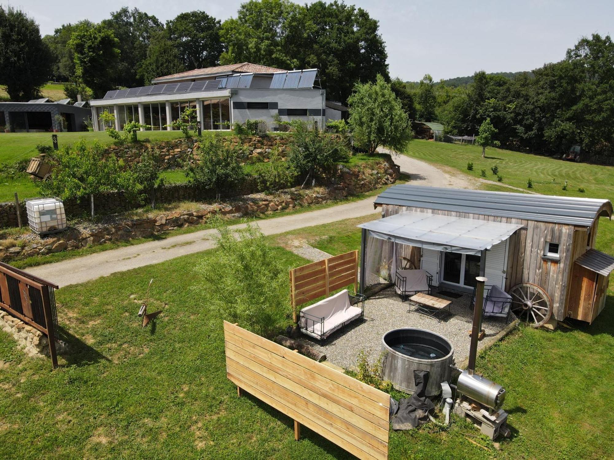 Les Milles Bottes Et Ses Roulottes Villa Encausse-les-Thermes Exterior photo