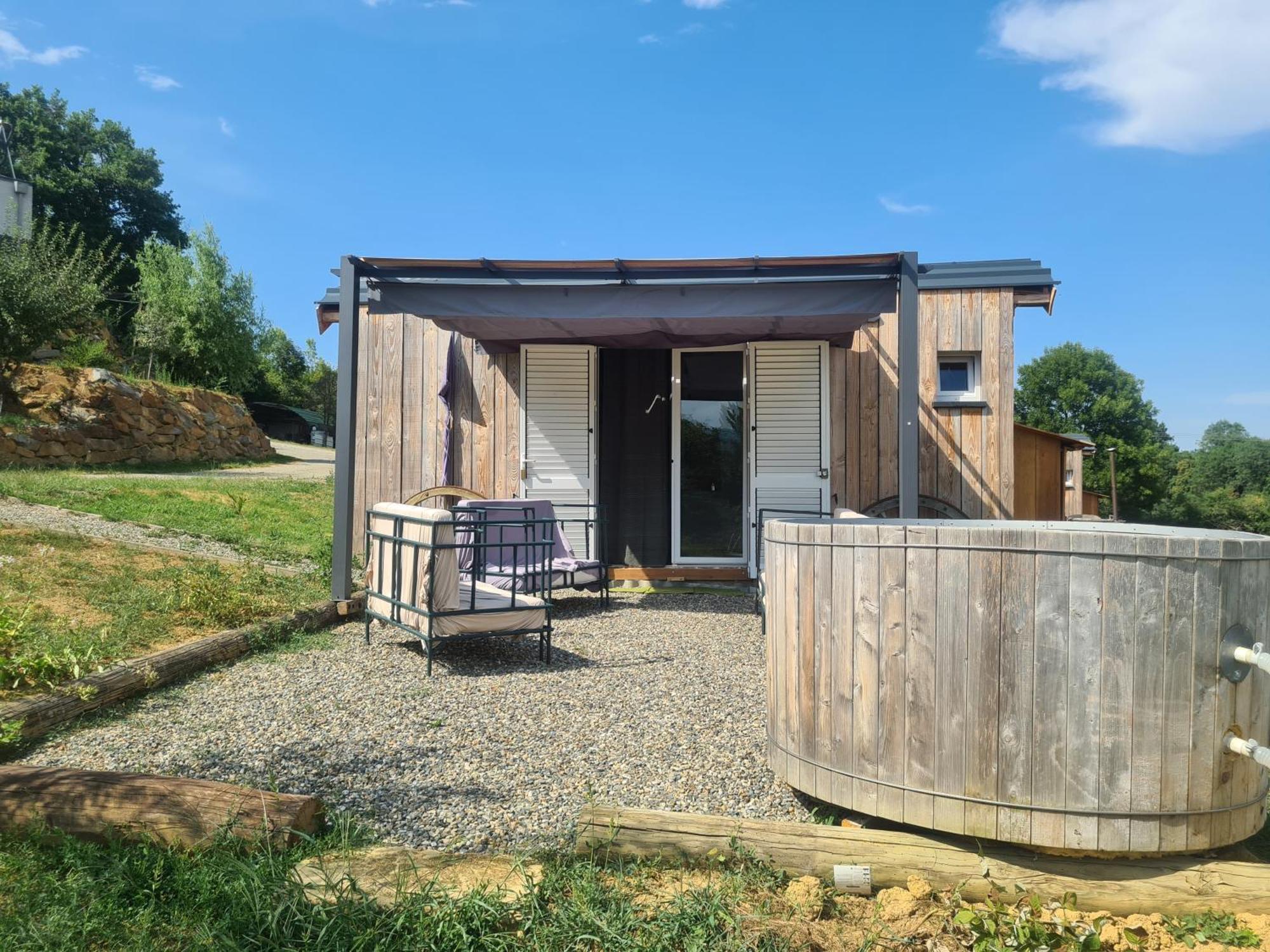 Les Milles Bottes Et Ses Roulottes Villa Encausse-les-Thermes Exterior photo